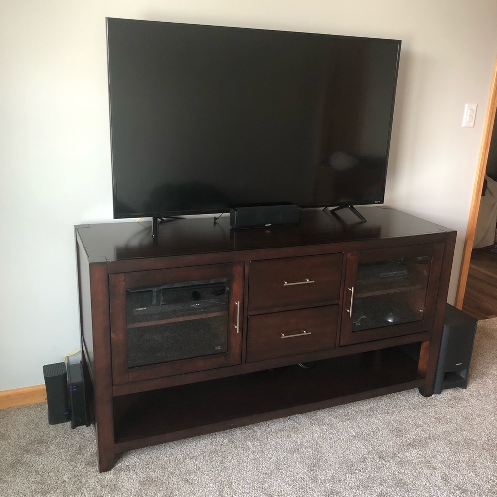 TV/ENTERTAINMENT STAND